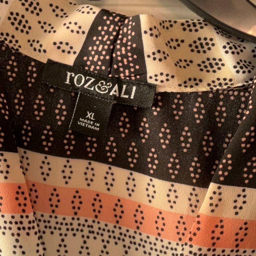 Blouse - Picture 2 of 2